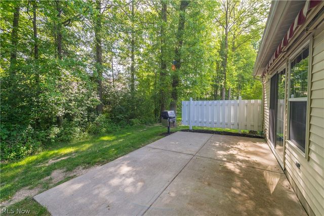 9097 Fern Cove E, Olmsted Falls, OH 44138