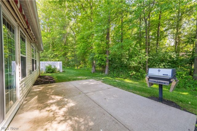 9097 Fern Cove E, Olmsted Falls, OH 44138
