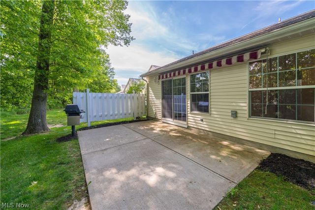 9097 Fern Cove E, Olmsted Falls, OH 44138
