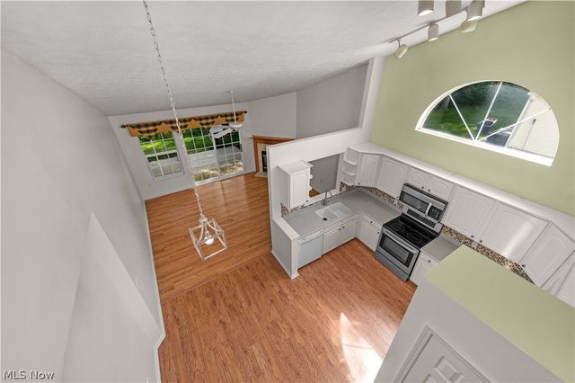 9097 Fern Cove E, Olmsted Falls, OH 44138