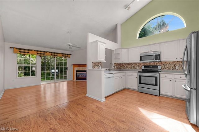 9097 Fern Cove E, Olmsted Falls, OH 44138