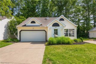 9097 Fern Cove E, Olmsted Falls, OH 44138