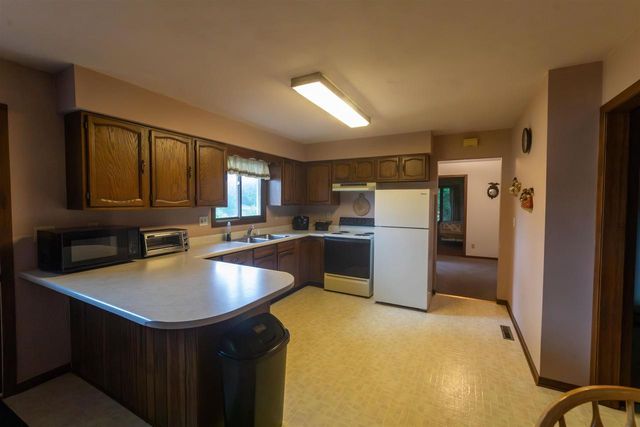 266 County Rd EE, Oxford, WI 53952