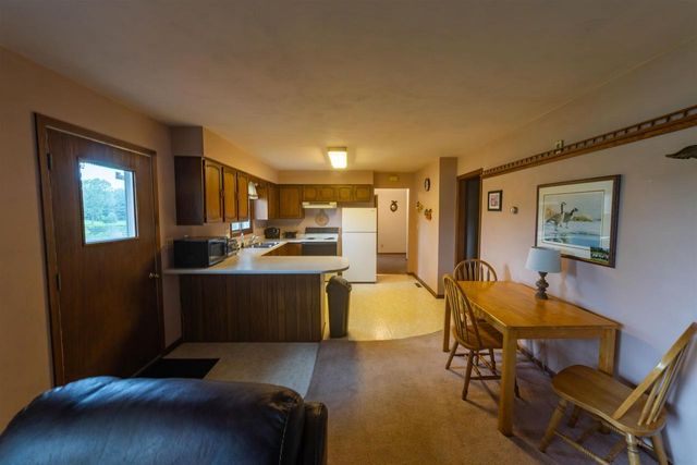 266 County Rd EE, Oxford, WI 53952