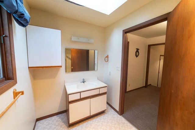 266 County Rd EE, Oxford, WI 53952