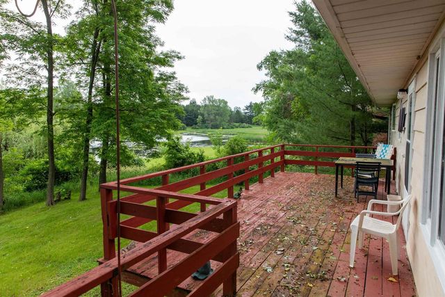 266 County Rd EE, Oxford, WI 53952
