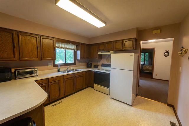 266 County Rd EE, Oxford, WI 53952
