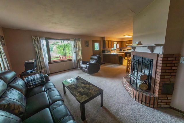 266 County Rd EE, Oxford, WI 53952
