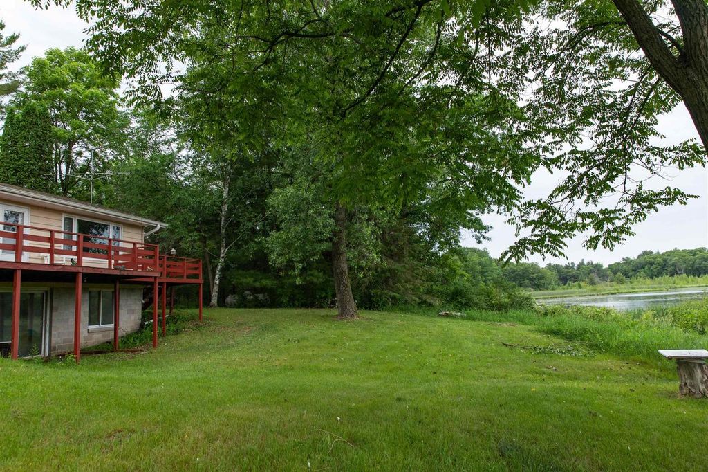 266 County Rd EE, Oxford, WI 53952