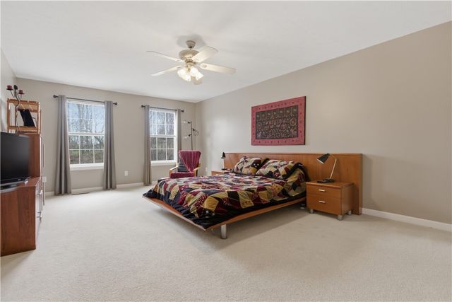 103 Woodcrest Pl, Peters Twp, PA 15367