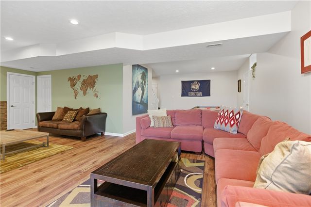 103 Woodcrest Pl, Peters Twp, PA 15367