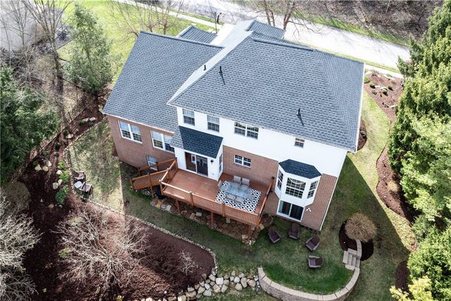 103 Woodcrest Pl, Peters Twp, PA 15367