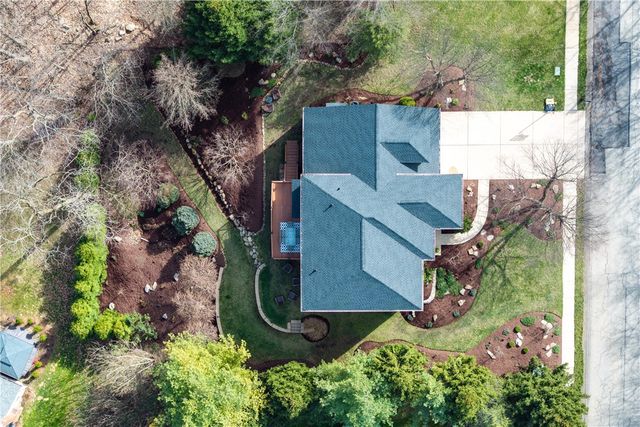 103 Woodcrest Pl, Peters Twp, PA 15367