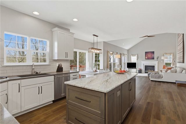 103 Woodcrest Pl, Peters Twp, PA 15367