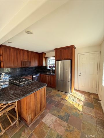 934 Governor, Costa Mesa, CA 92627