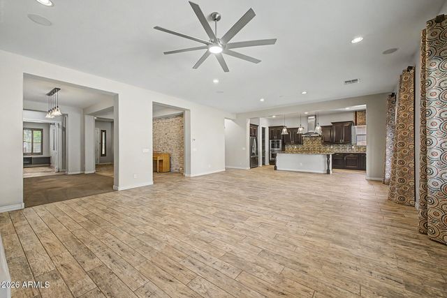 1681 S SUNSET Drive, Chandler, AZ 85286