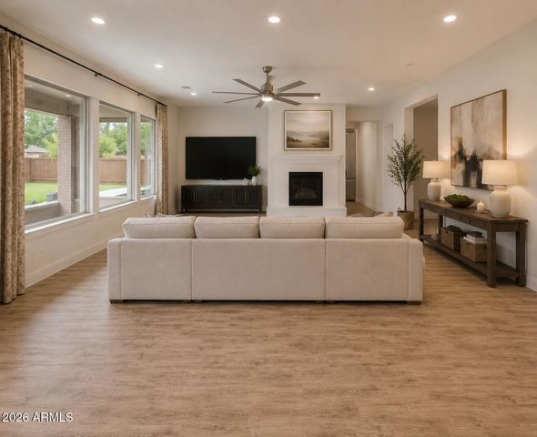 1681 S SUNSET Drive, Chandler, AZ 85286