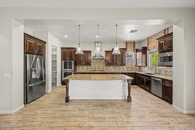 1681 S SUNSET Drive, Chandler, AZ 85286