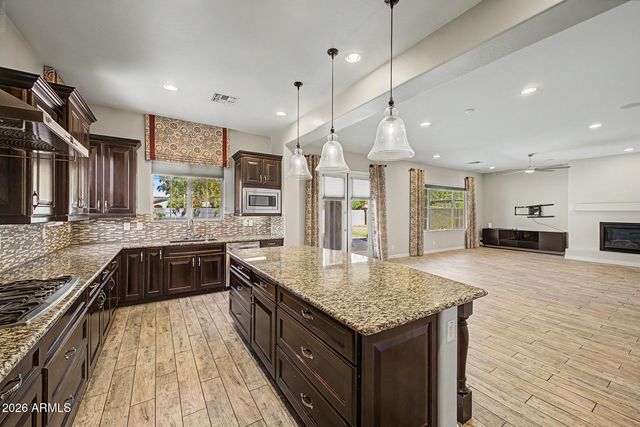 1681 S SUNSET Drive, Chandler, AZ 85286