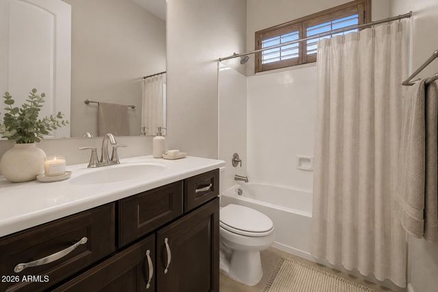 1681 S SUNSET Drive, Chandler, AZ 85286