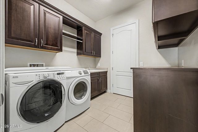 1681 S SUNSET Drive, Chandler, AZ 85286
