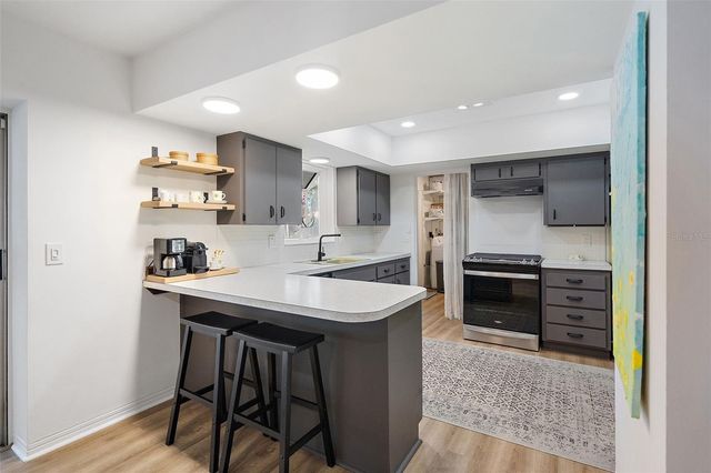 1400 88TH AVENUE N, St Petersburg, FL 33702