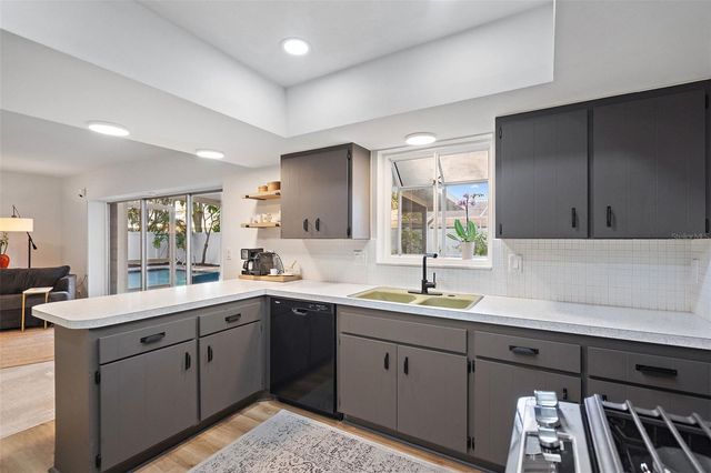 1400 88TH AVENUE N, St Petersburg, FL 33702