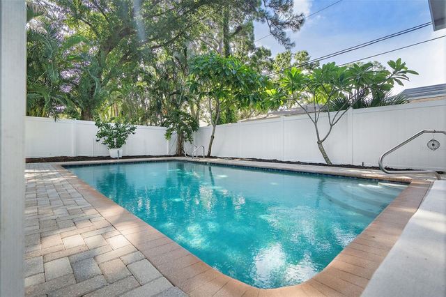 1400 88TH AVENUE N, St Petersburg, FL 33702