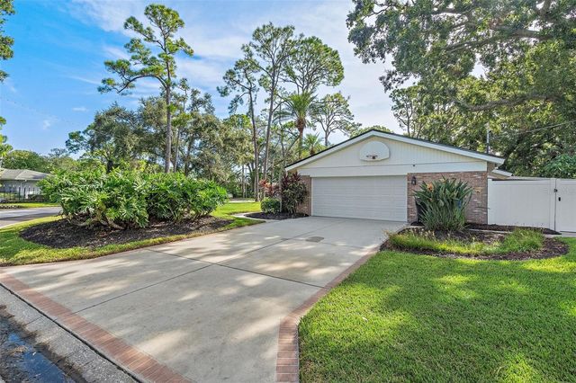 1400 88TH AVENUE N, St Petersburg, FL 33702