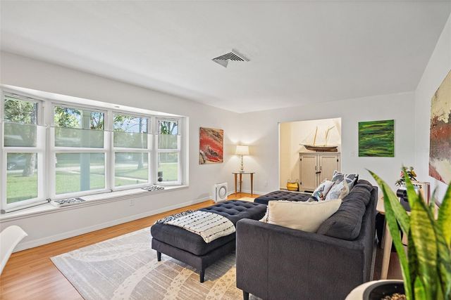 1400 88TH AVENUE N, St Petersburg, FL 33702