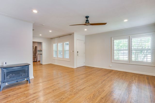 6463 Lindell Avenue, Fort Worth, TX 76116