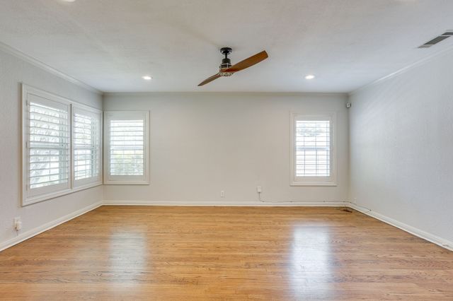 6463 Lindell Avenue, Fort Worth, TX 76116