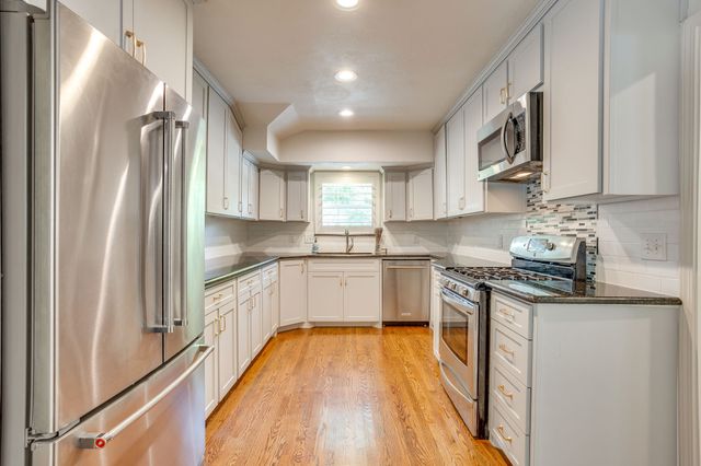 6463 Lindell Avenue, Fort Worth, TX 76116