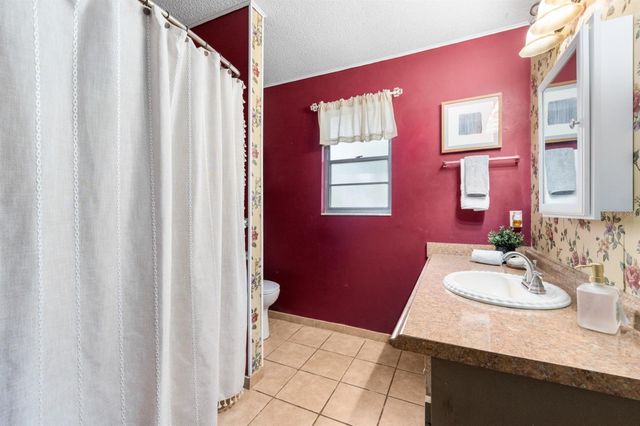 8118 SW 1ST PLACE, Gainesville, FL 32607