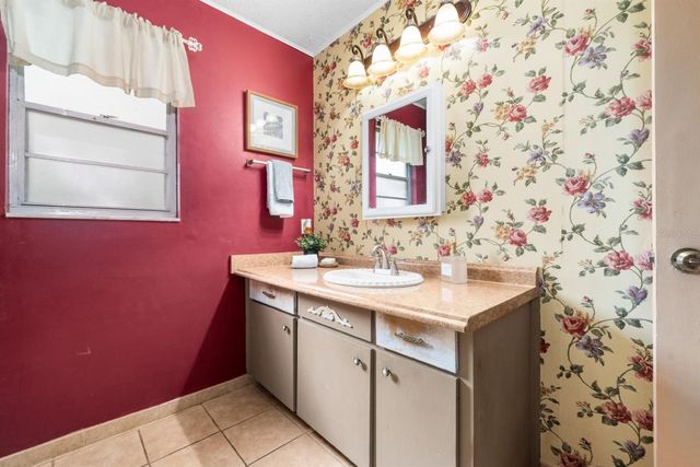 8118 SW 1ST PLACE, Gainesville, FL 32607