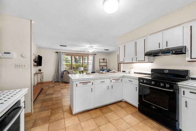 8118 SW 1ST PLACE, Gainesville, FL 32607