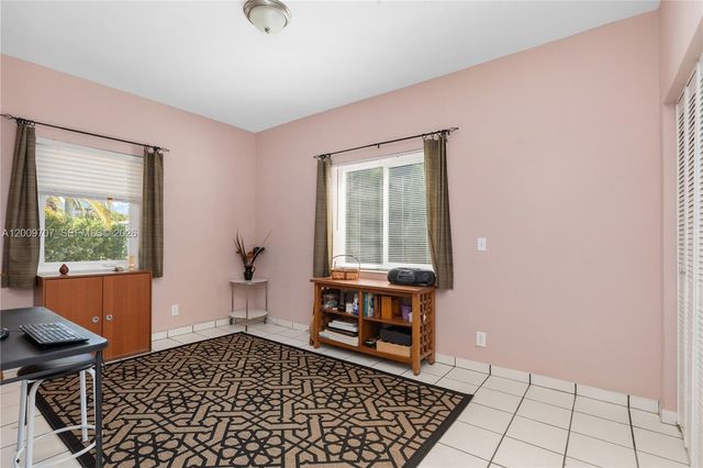 906 NE 5th Street, Hallandale Beach, FL 33009