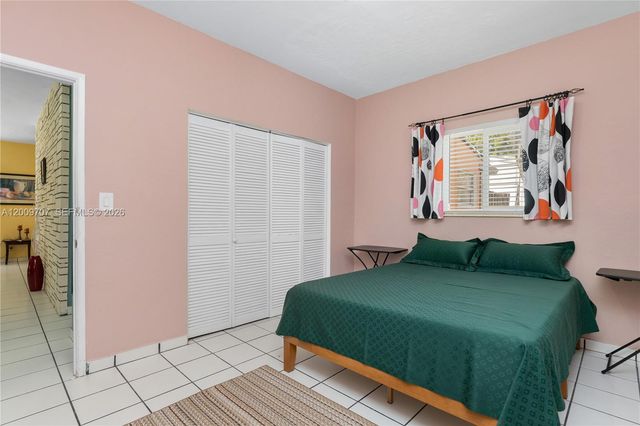 906 NE 5th Street, Hallandale Beach, FL 33009