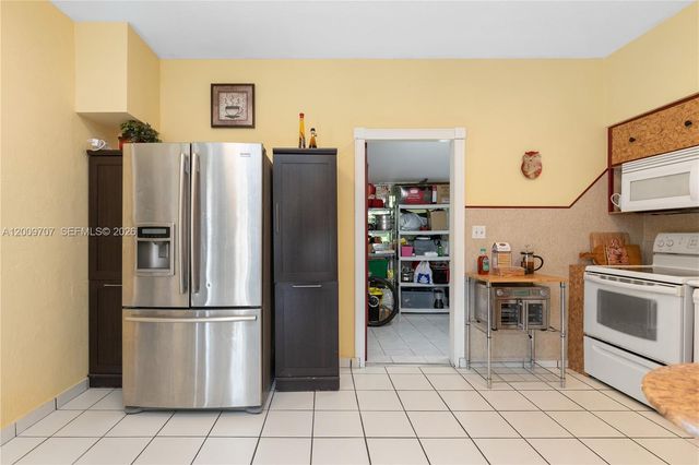 906 NE 5th Street, Hallandale Beach, FL 33009