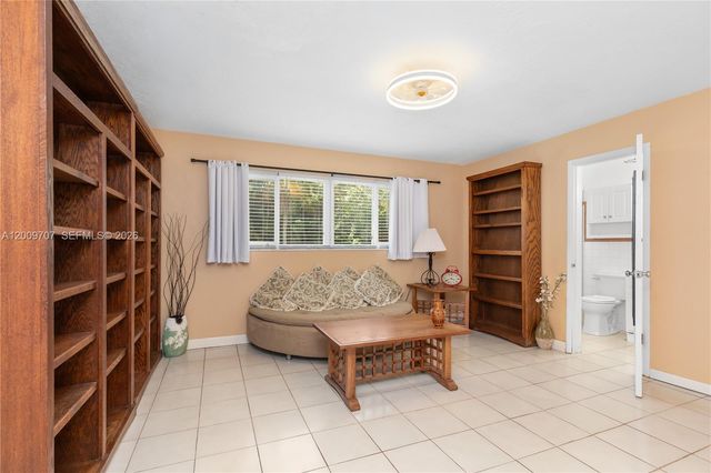 906 NE 5th Street, Hallandale Beach, FL 33009