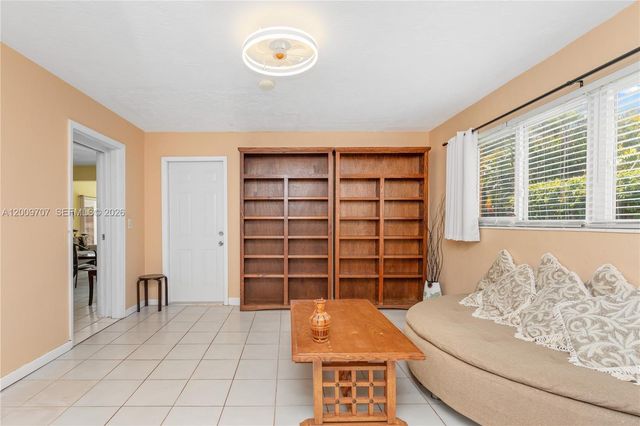 906 NE 5th Street, Hallandale Beach, FL 33009