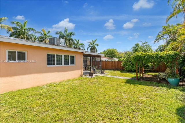 906 NE 5th Street, Hallandale Beach, FL 33009