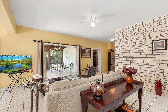 906 NE 5th Street, Hallandale Beach, FL 33009