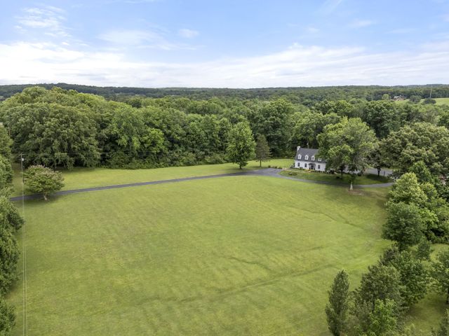 1100 Mill Rd, Dickson, TN 37055