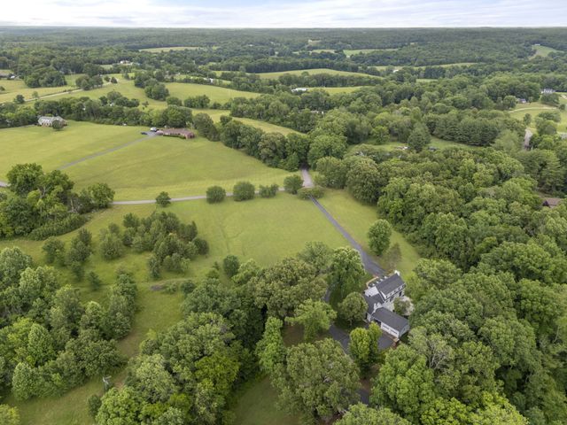 1100 Mill Rd, Dickson, TN 37055