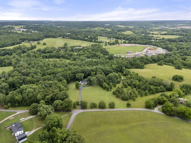 1100 Mill Rd, Dickson, TN 37055