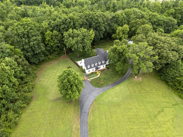 1100 Mill Rd, Dickson, TN 37055