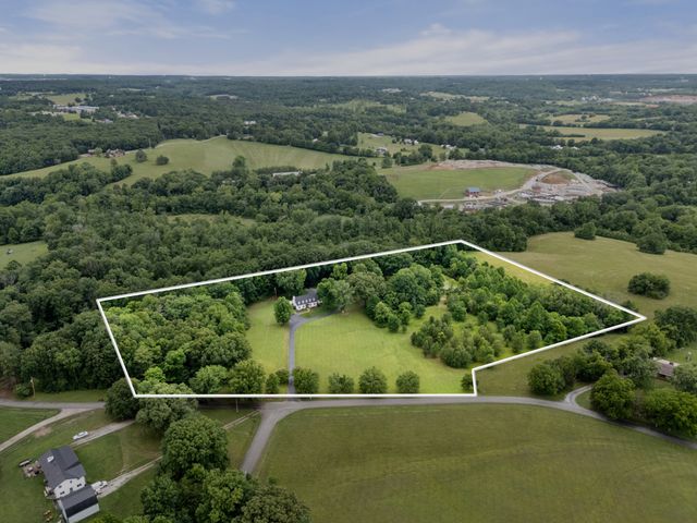 1100 Mill Rd, Dickson, TN 37055