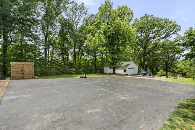 1100 Mill Rd, Dickson, TN 37055