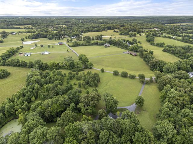 1100 Mill Rd, Dickson, TN 37055